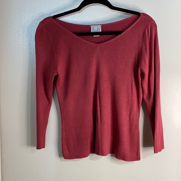 And Taylor Loft pink/rose Vneck sweater! - Picture 1 of 3